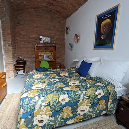 Romantic And Atypical Apartments In Prague'S Montmartre Экстерьер фото