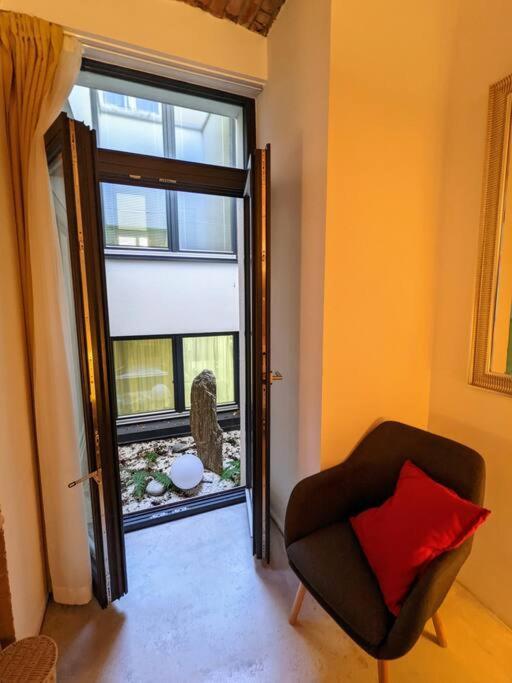 Romantic And Atypical Apartments In Prague'S Montmartre Экстерьер фото