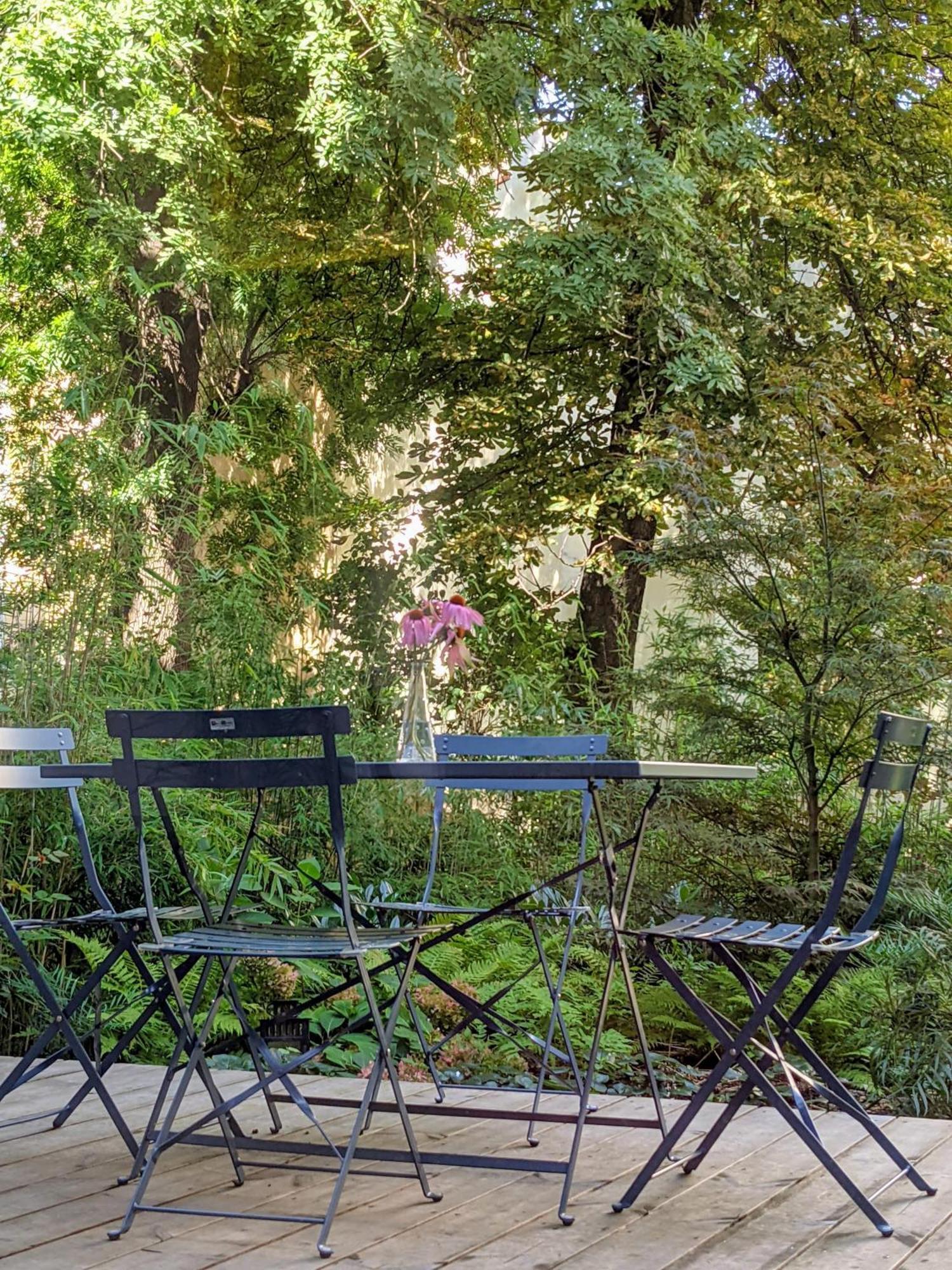 Romantic And Atypical Apartments In Prague'S Montmartre Экстерьер фото
